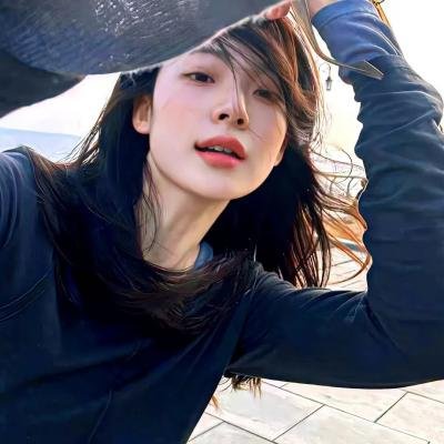 春泥溅花红海报