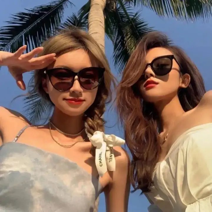 巴黎的天空海报